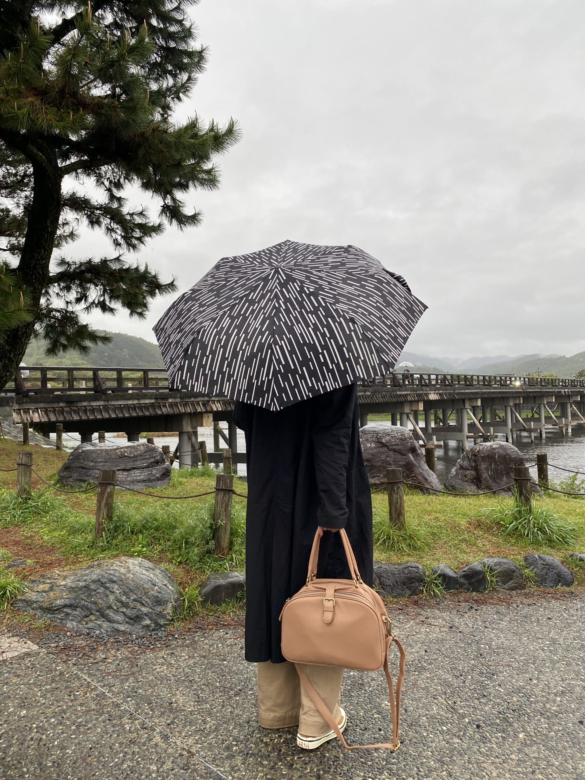 雨の日でも安心！ ～ノートルファボリの本革バッグ～ | ノートルファボリ