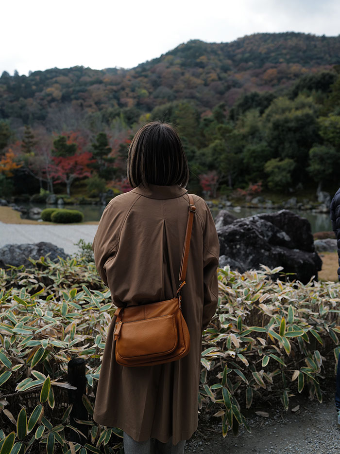 天龍寺 キャメルバッグ 光