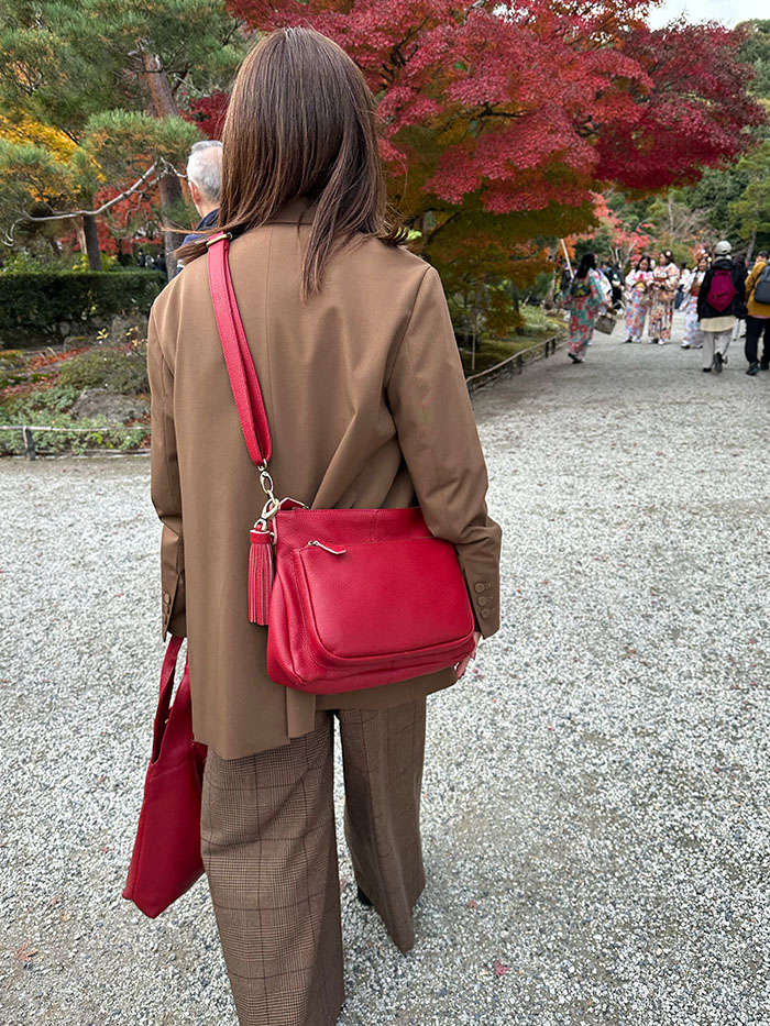 天龍寺 庭園 赤バッグ