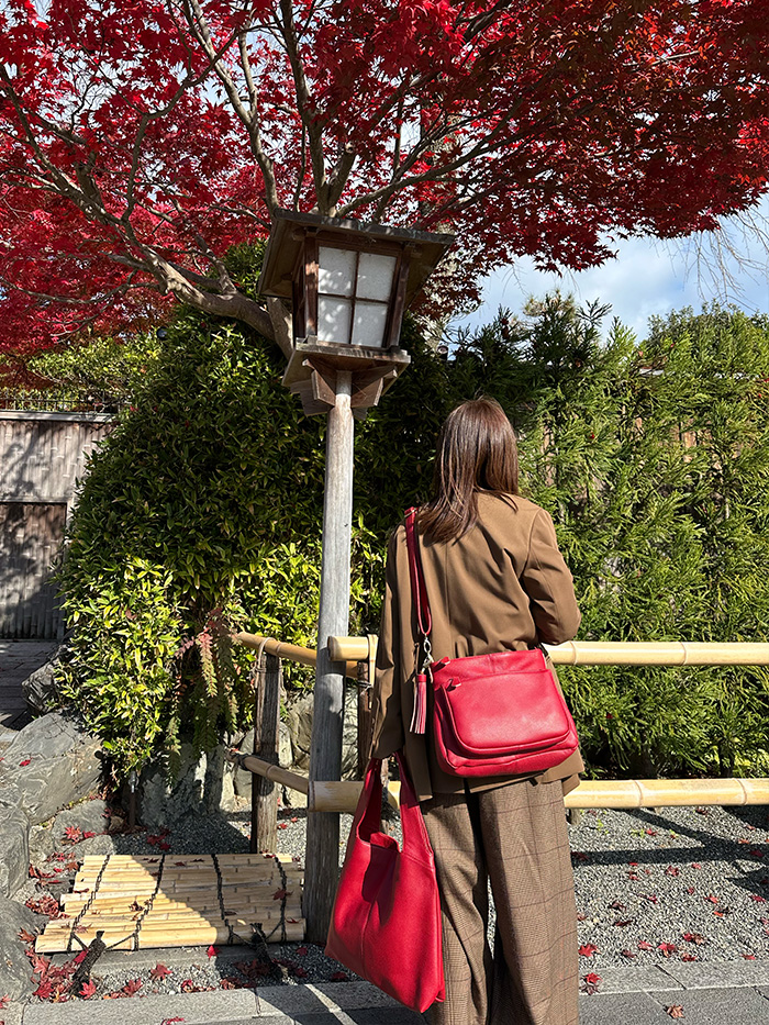 マノン・プラス ダークチェリー トートバッグ 秋旅