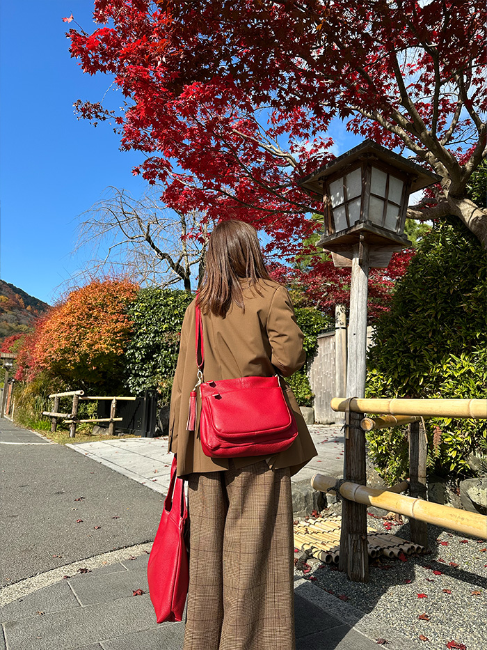 ダークチェリー レザーバッグ 京都 嵐山