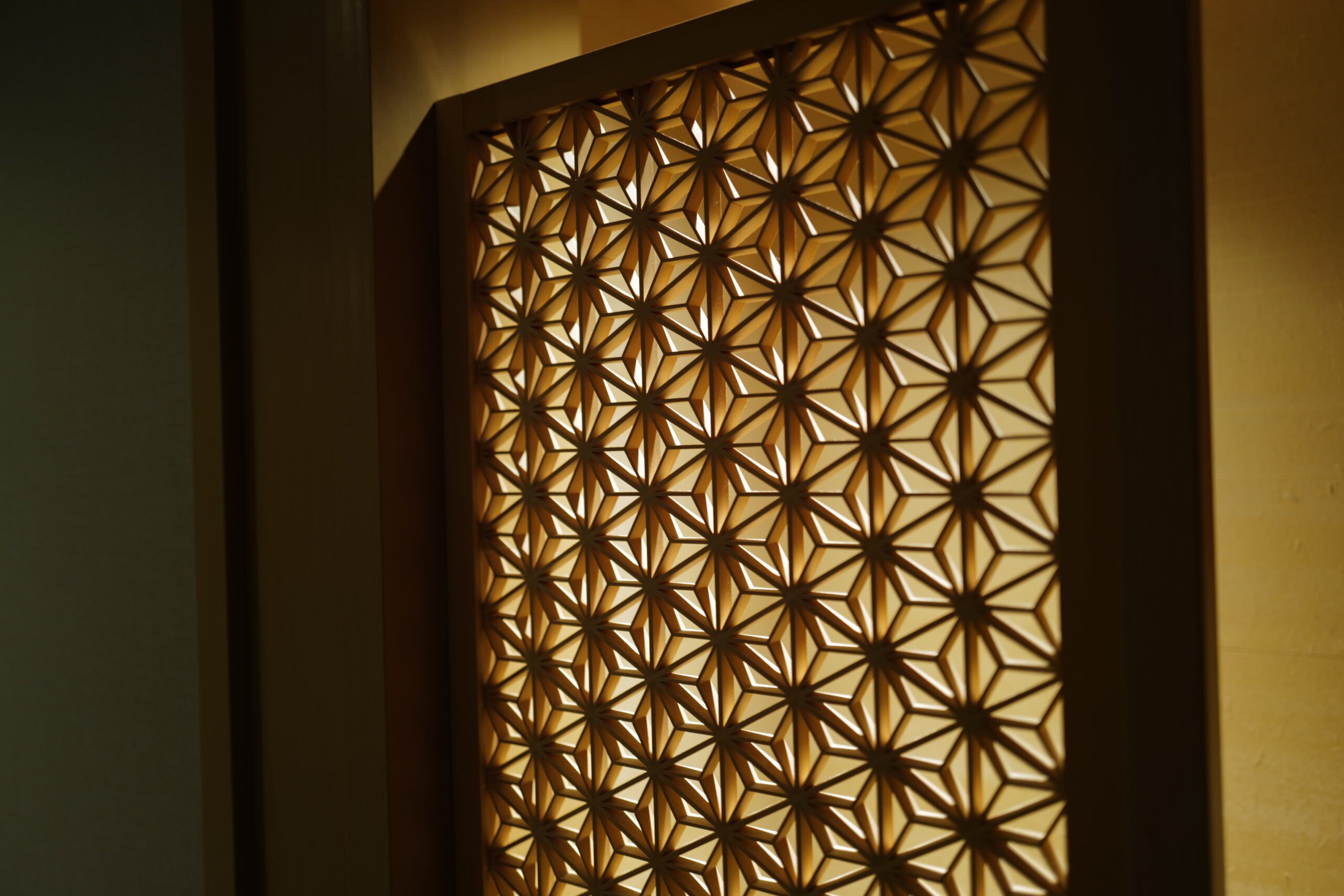 翌日のお伊勢参りに備えて心を整える鳥羽別邸の夜