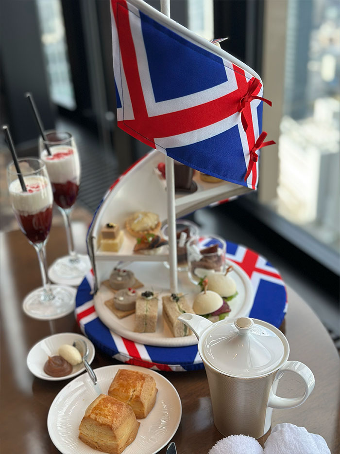 アフタヌーンティーとノートルファボリのレザーバッグ