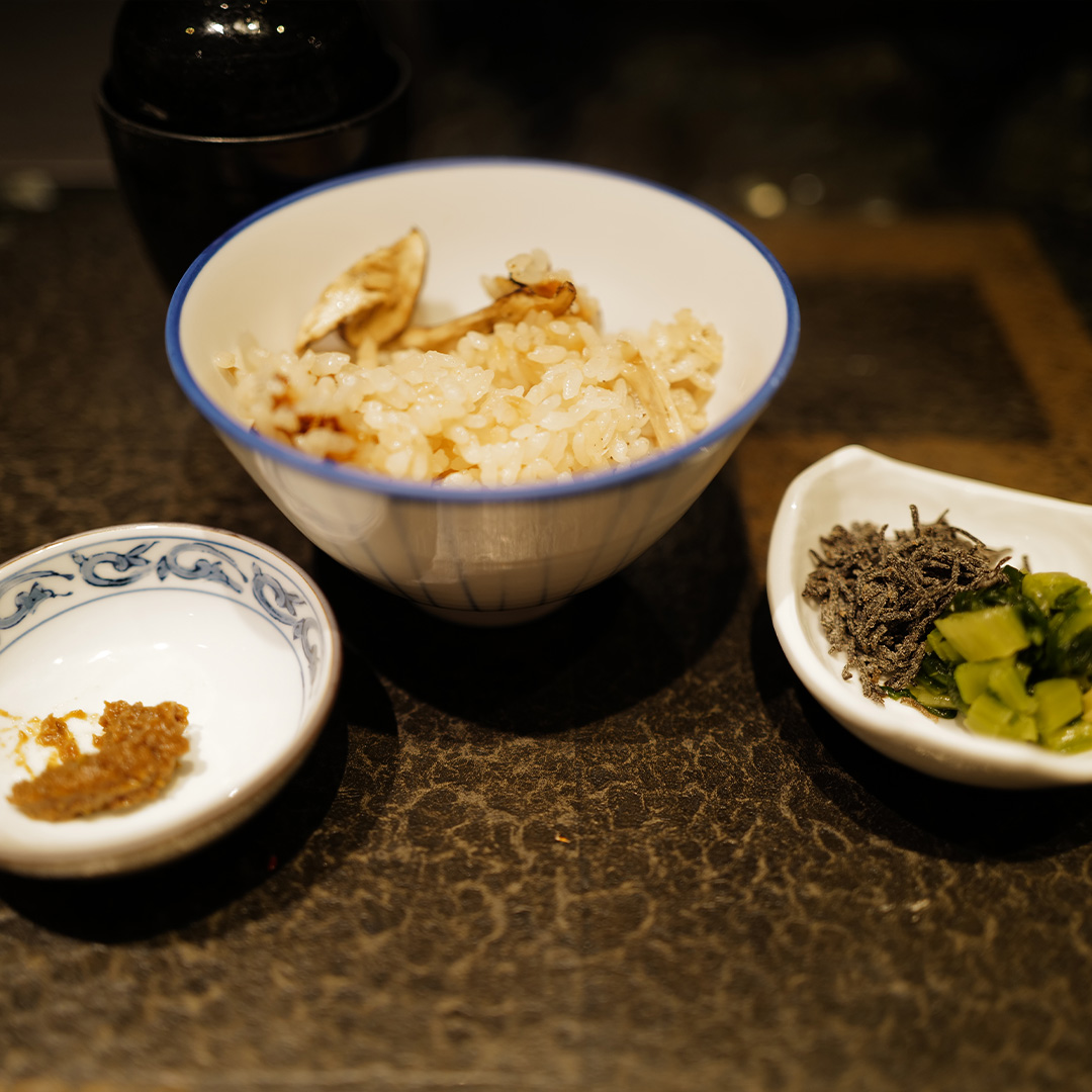 土鍋で炊き上げた香りの良い松茸ご飯