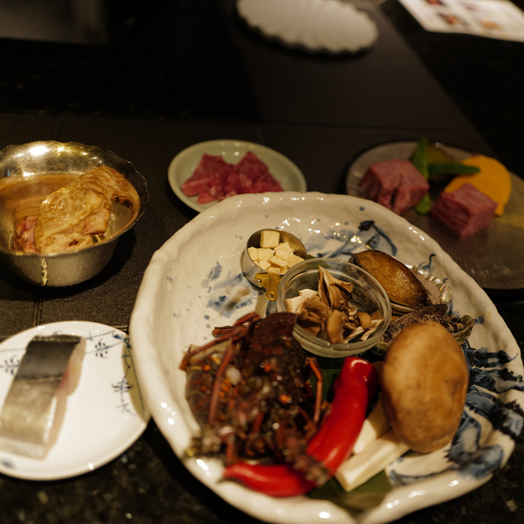 丁寧に調理される伊勢志摩の旬の食材