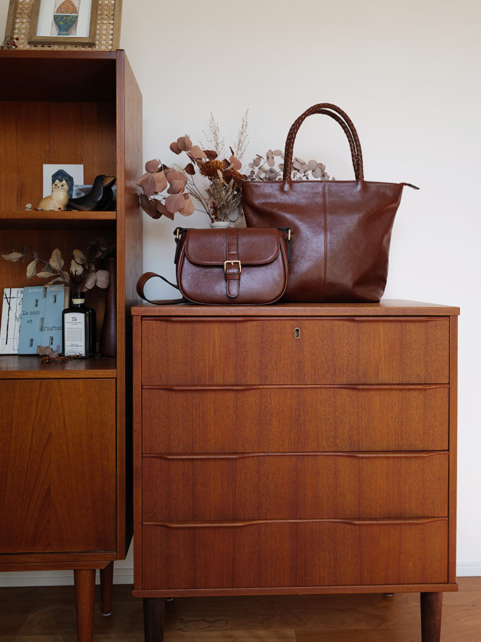 ノートルファボリのトートバッグ・ロシェル・ゼンとショルダーバッグ・シルヴィ・ゼンを並べたディスプレイ