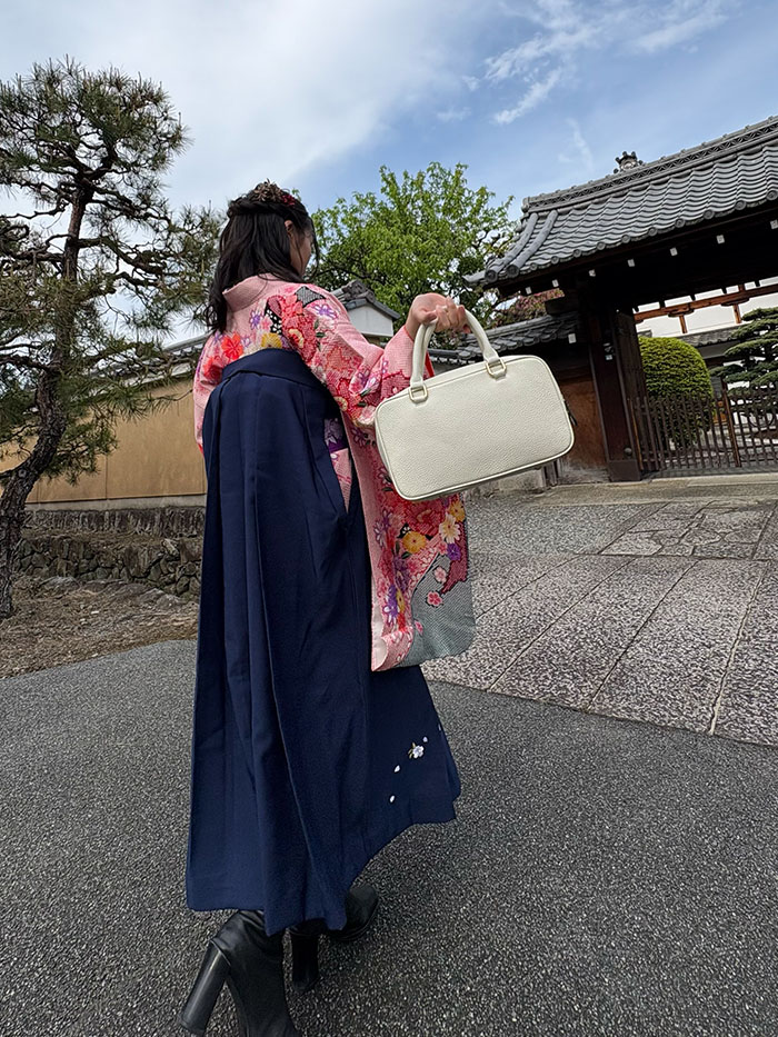 日常にもセレモニーにも使えるノートルファボリのハンドバッグ ブランシュ