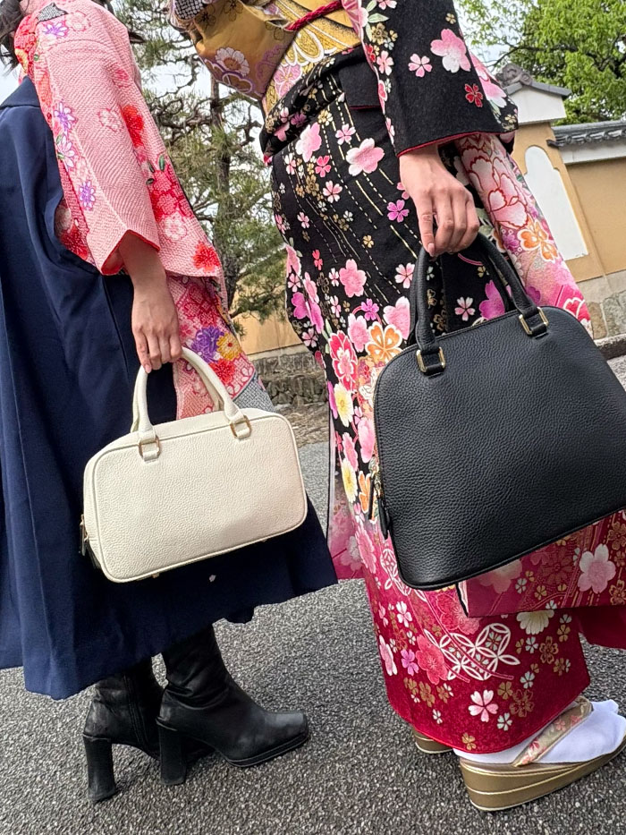 母娘で共有するノートルファボリのブランシュ セレモニーに寄り添う上品バッグ