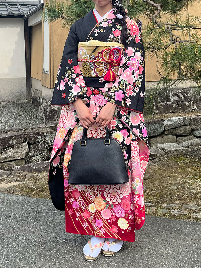 ブランシュを手に準備を進める母娘の姿 成人式前撮りとセレモニーの思い出