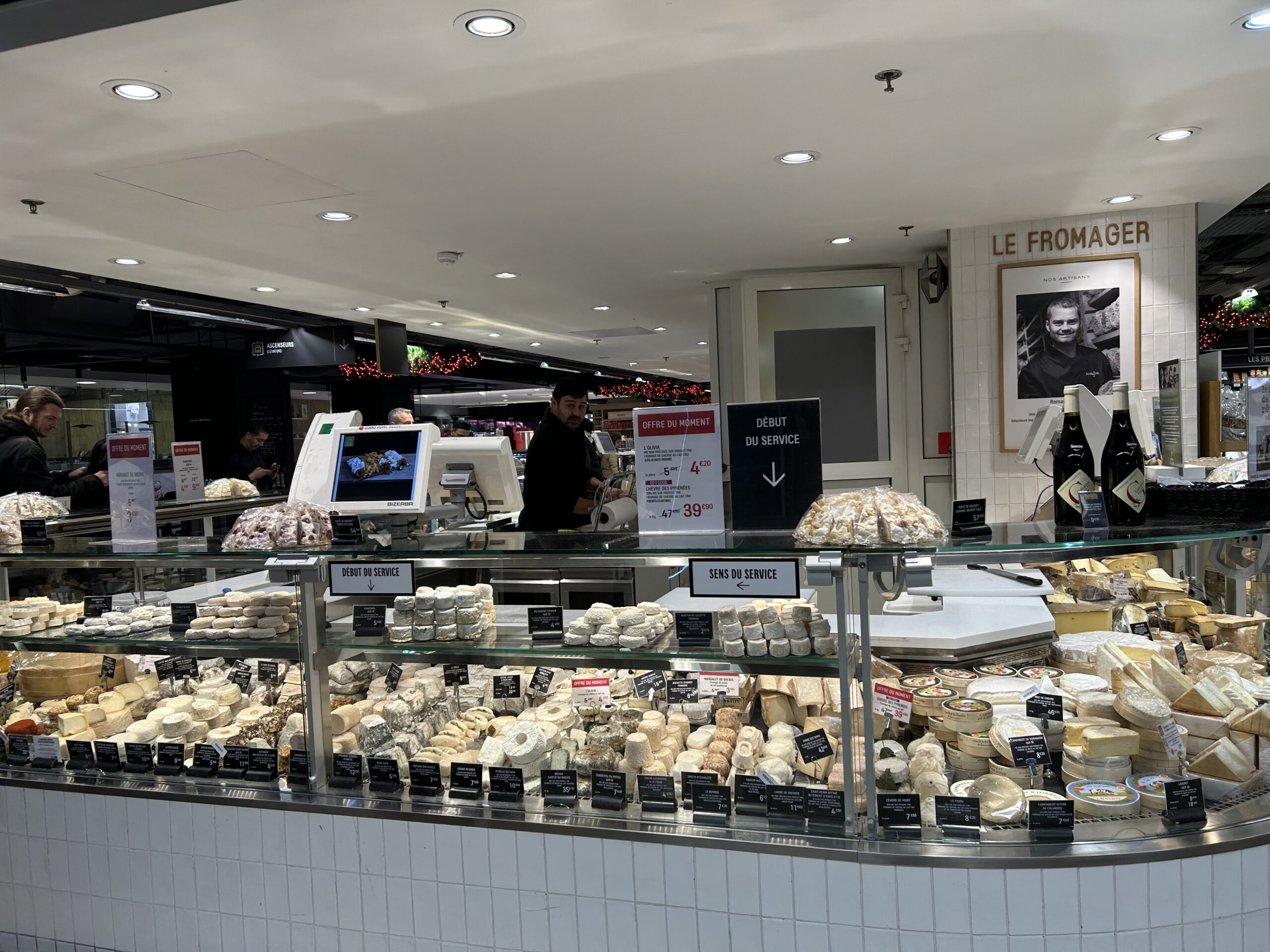 パリのチーズ売り場