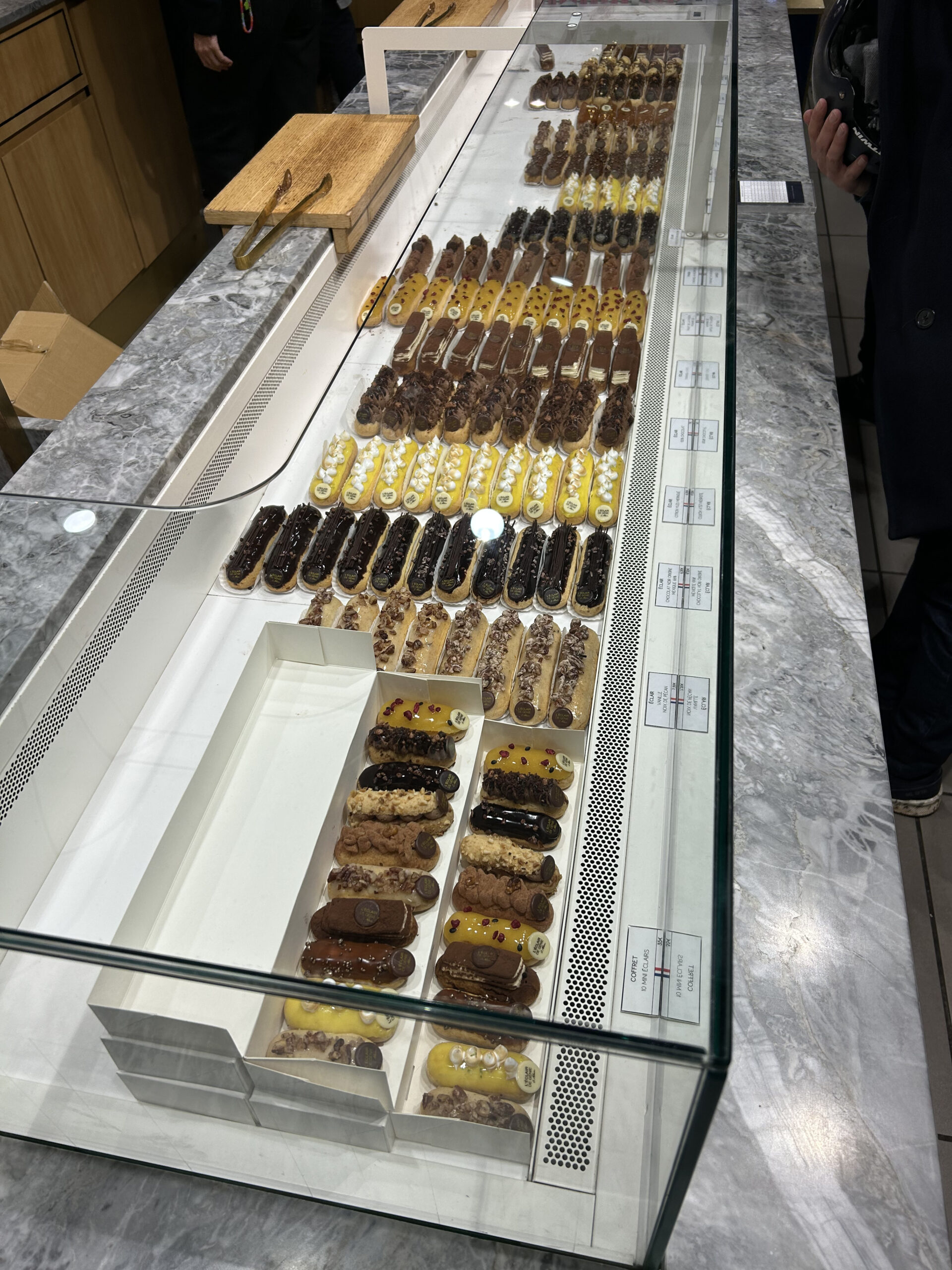 パリのチーズ売り場