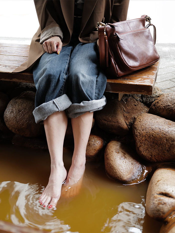 有馬温泉の足湯とバッグ
