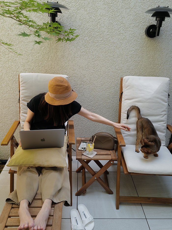 猫と過ごす静かな休日とノートルファボリの小さめショルダーバッグ
