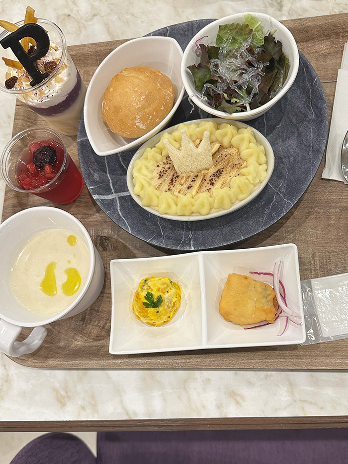 宝塚歌劇の観劇前に楽しんだ大劇場内のランチ