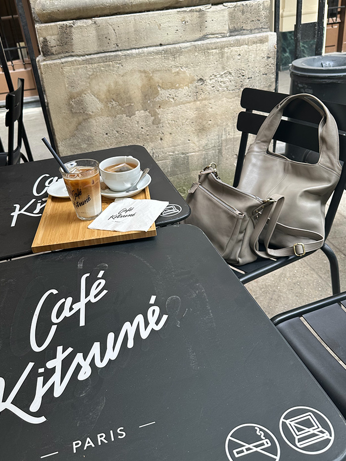 パリのCafé Kitsunéでひと休みする街歩き