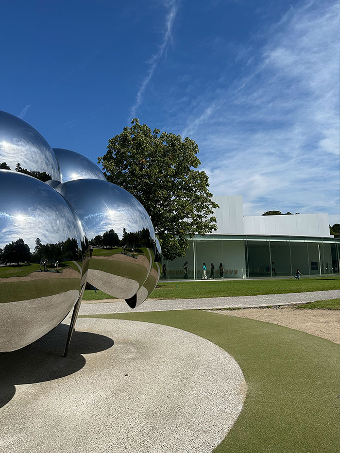 金沢21世紀美術館の屋外展示と建物