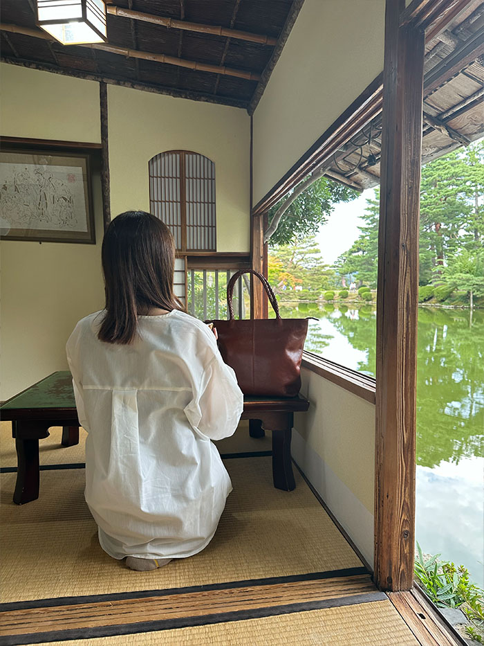兼六園のお茶屋で庭園を眺めながら過ごす時間
